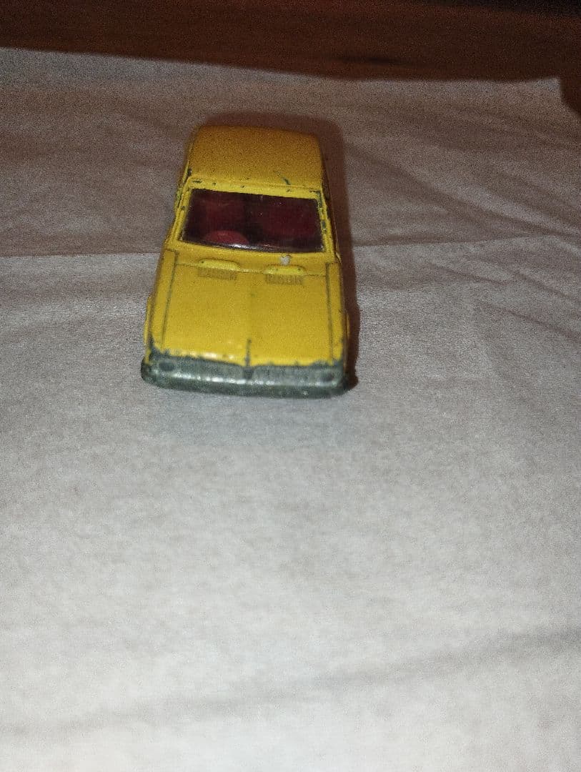 黒箱トミカ　NO.11 トヨタ　スプリンター　1200SL　香港製　黒箱