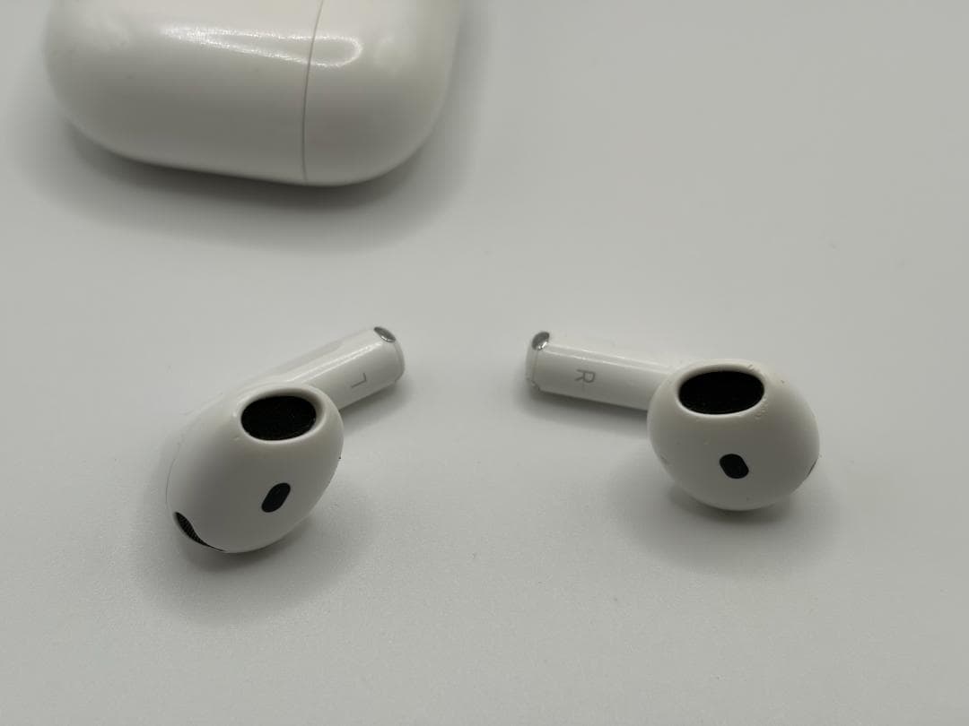 よ*ん様 AirPods4ノイズキャンセリング　イヤホン充電ケース箱一式