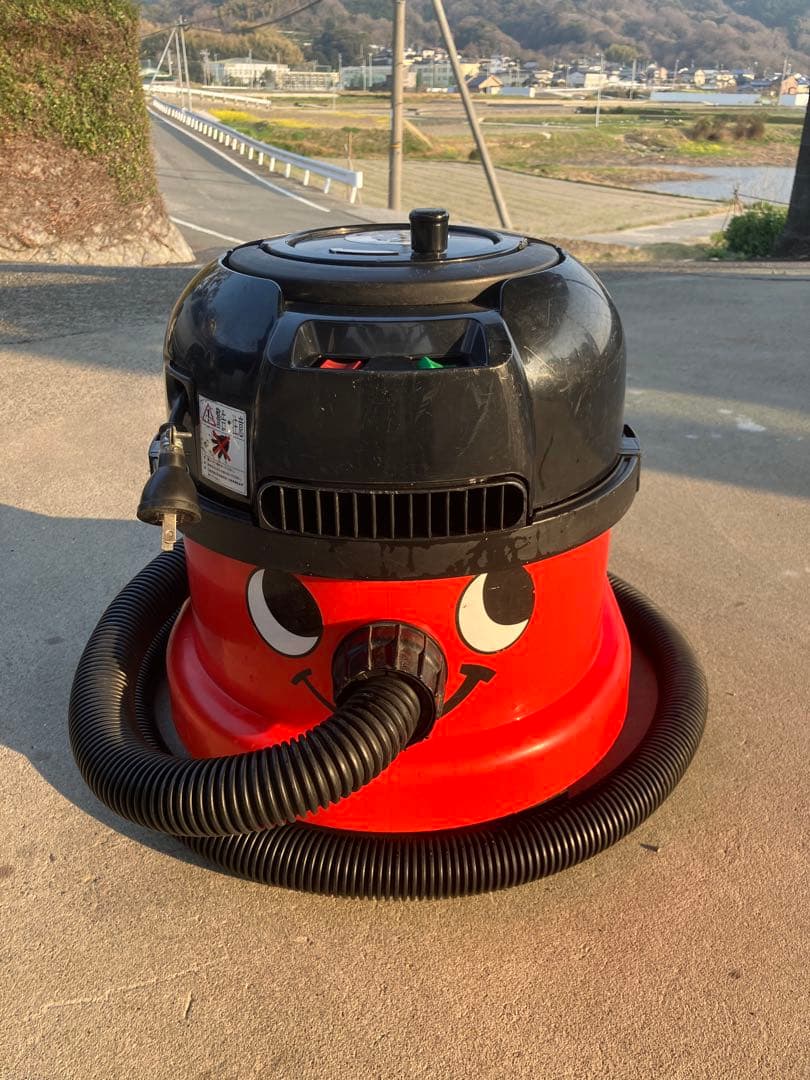 Numatic 業務用乾式掃除機 ヘンリー君