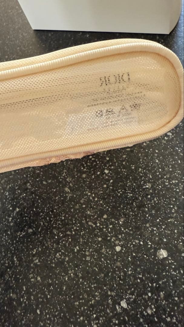 Dior マザーズデイ 母の日 ノベルティ 刺繍 ポーチ ギフトボックス