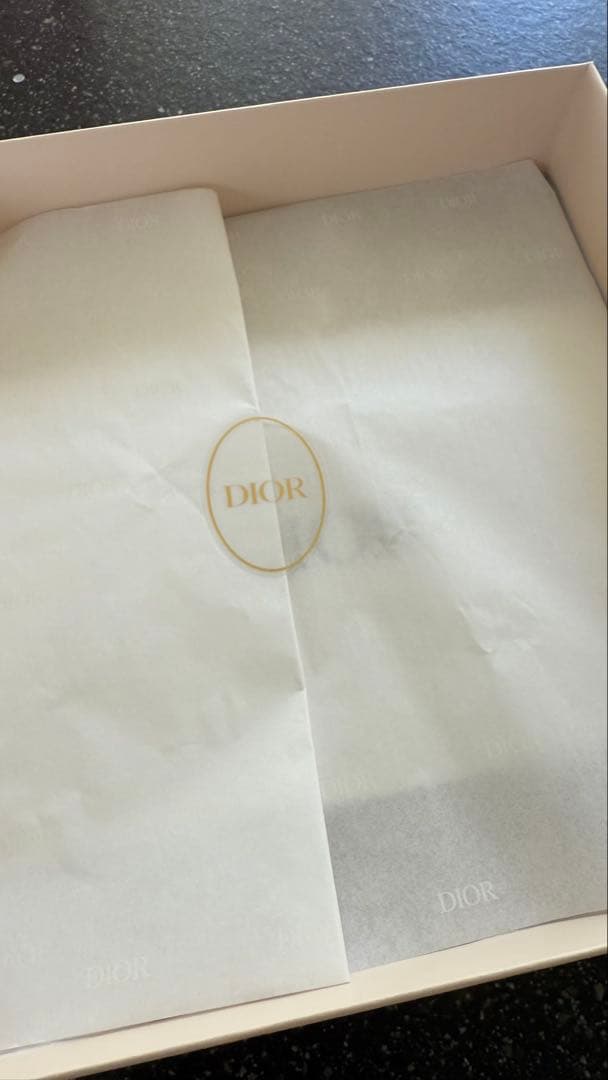 Dior マザーズデイ 母の日 ノベルティ 刺繍 ポーチ ギフトボックス