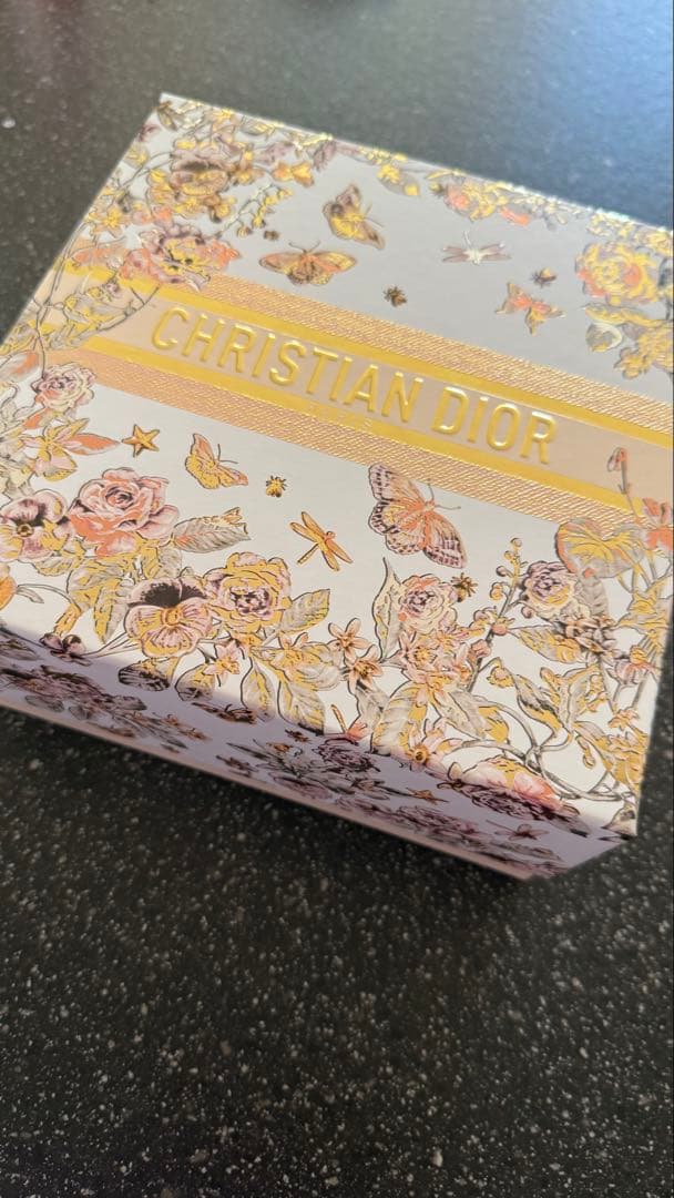 Dior マザーズデイ 母の日 ノベルティ 刺繍 ポーチ ギフトボックス