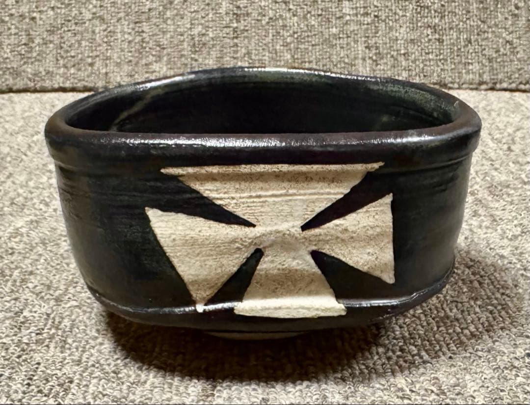 黒織部 クルス紋 茶碗 バチカン帝国の土 川本了生 造