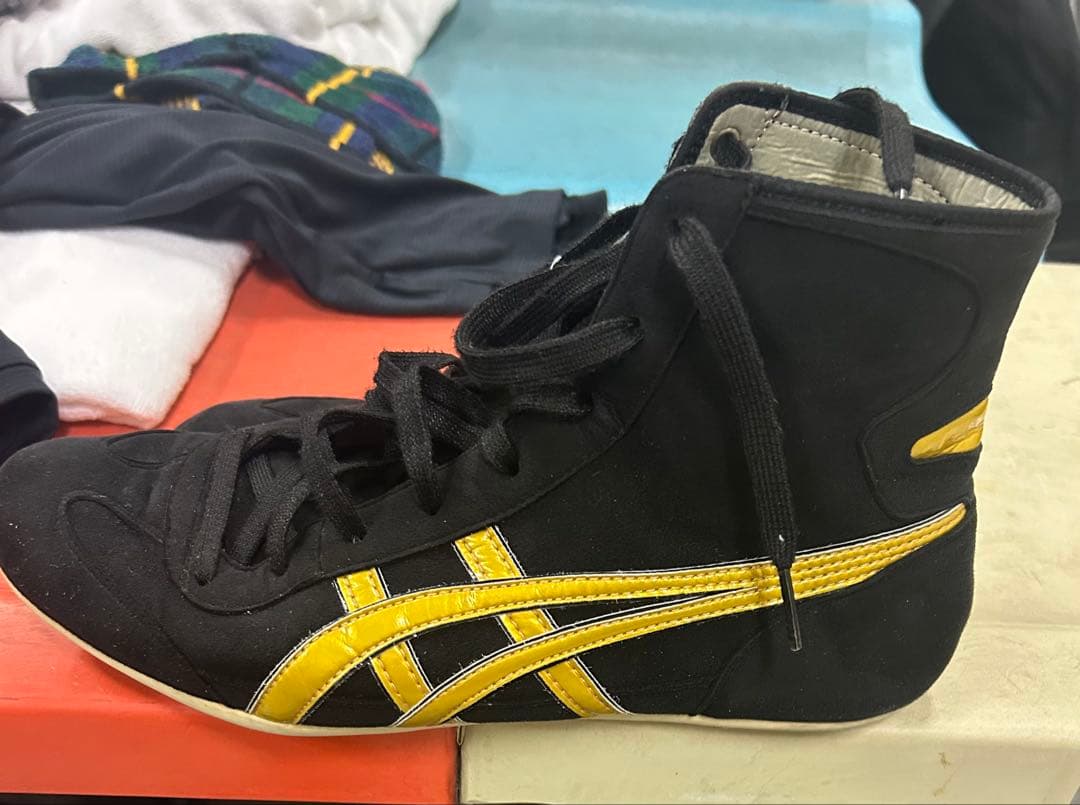 ASICS 旧オーダーレスリングシューズ ブラック/ゴールド