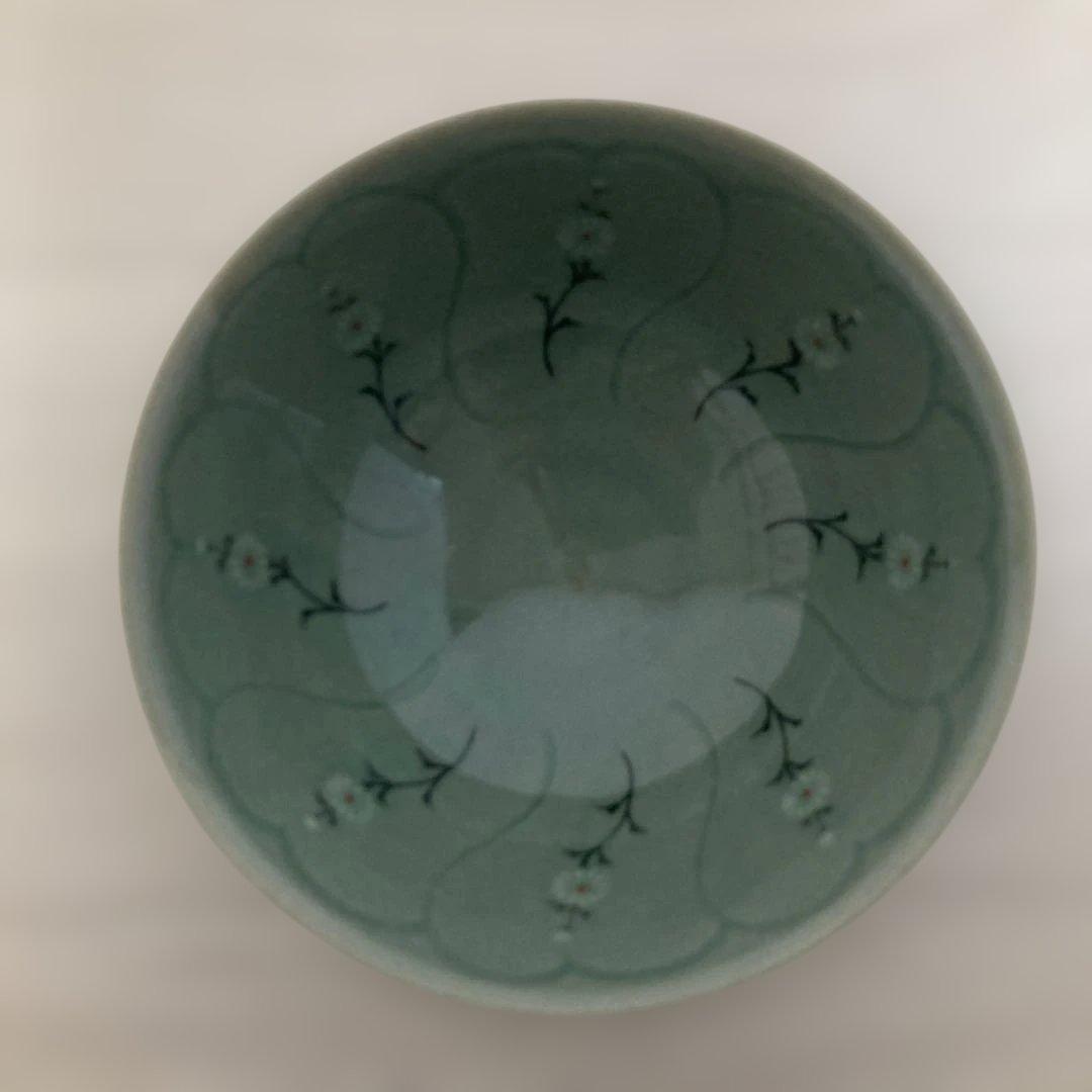 茶碗 漢青陶窯　韓国人気作家【金福漢】作 青磁茶碗　木箱付　青緑色 花模様