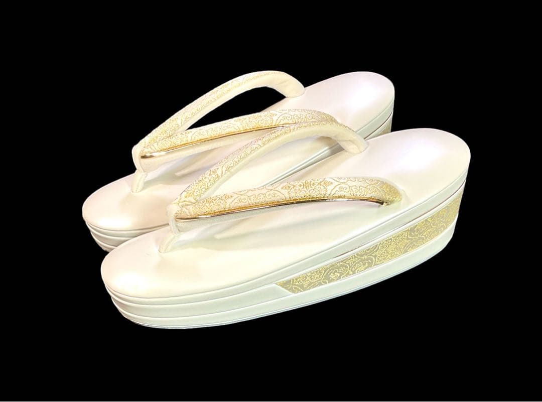 京都発　錦匠　龍村　本革張製草履　切込芯　葡萄唐草文錦　Ｍ寸⭐️【日本製/新品】⭐️