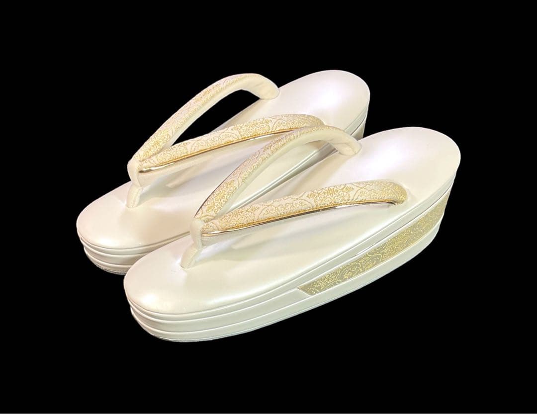 京都発　錦匠　龍村　本革張製草履　切込芯　葡萄唐草文錦　Ｍ寸⭐️【日本製/新品】⭐️