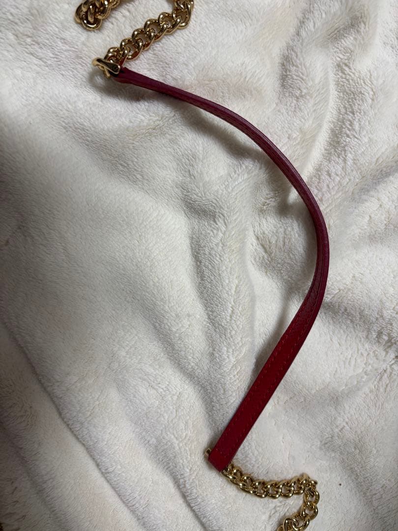 サルヴァートフェラガモ ヴァラチェーン クラッチバッグ レッド