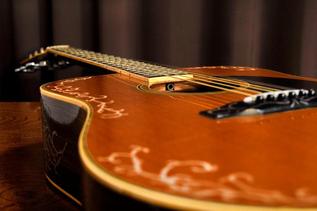 ★MORRIS Wシリーズ　ストリートミュージシャンに贈る舞台【彫刻装飾ギター】