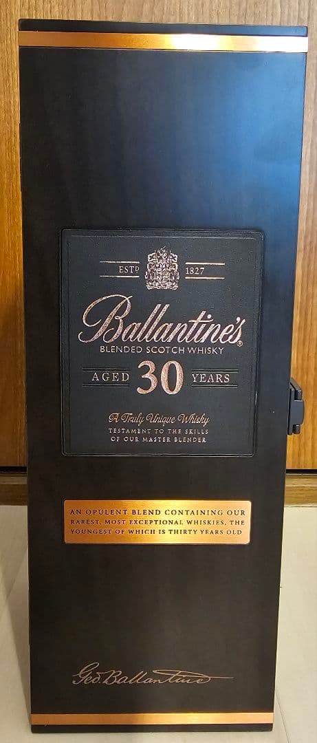 Ballantine's 30年 ブレンデッドスコッチウイスキー／木箱入り
