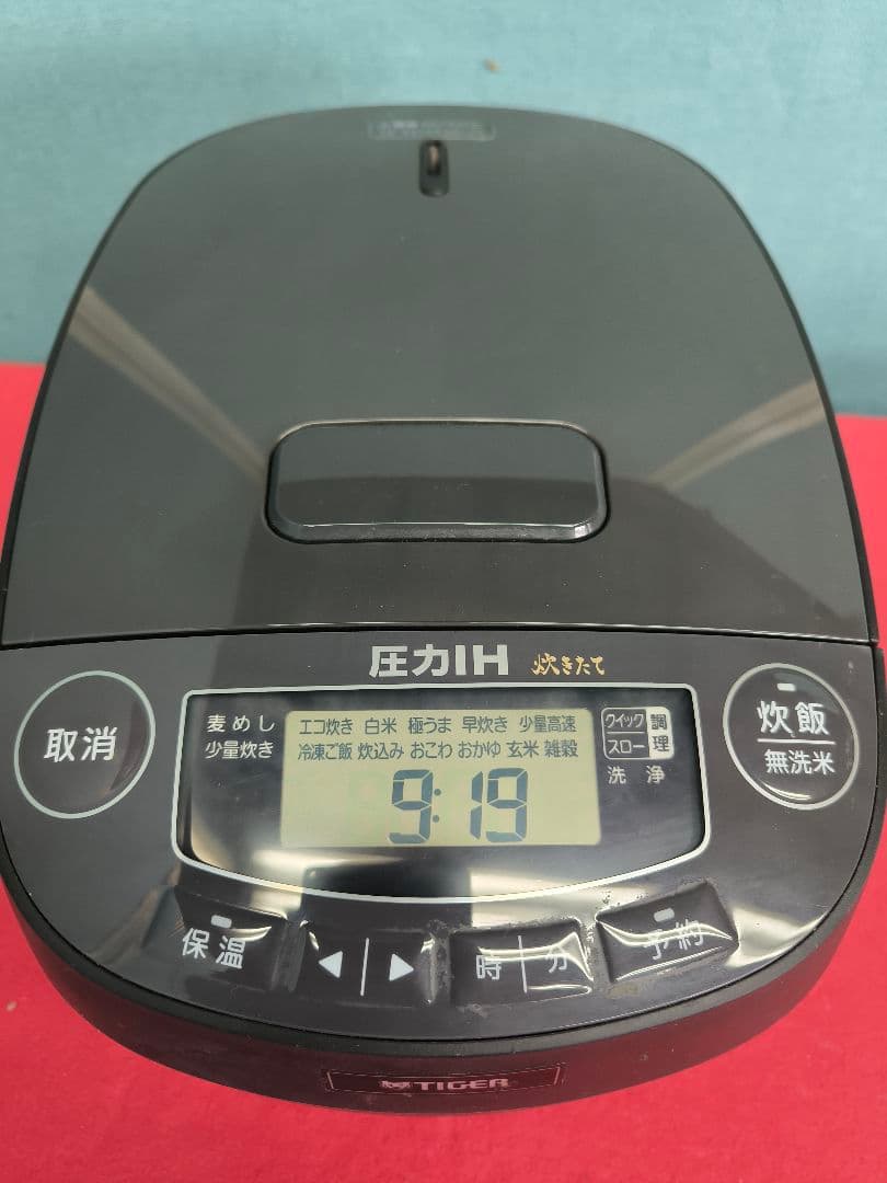 2022年製　タイガー 圧力IH炊飯ジャー 5.5合 炊きたてJPV-B100