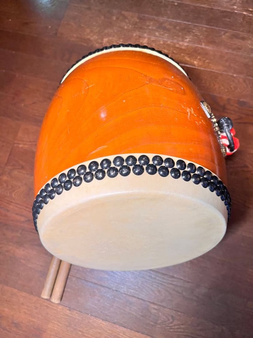 杉浦太鼓店 / 特注 宮太鼓（鋲打太鼓）国産牛皮・国産欅胴・バチ・特注台座付き