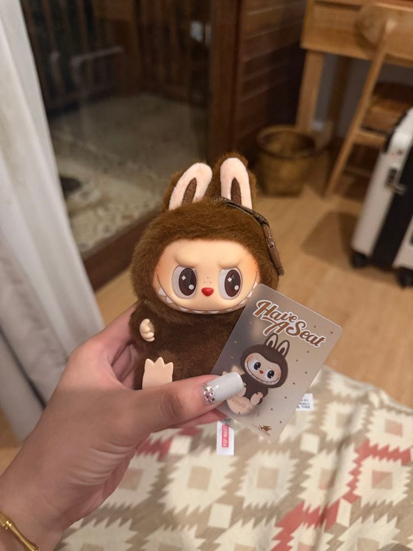 【タイムセール】正規品LABUBUラブブHave a Seatシークレット　茶色