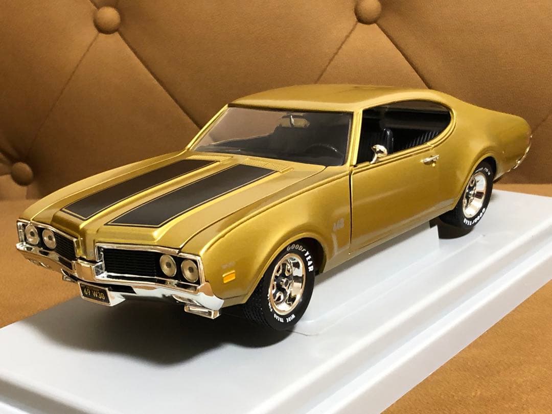 1/18 ERTL 1969 OLDSMOBILE 4-4-2 W30 アメ車