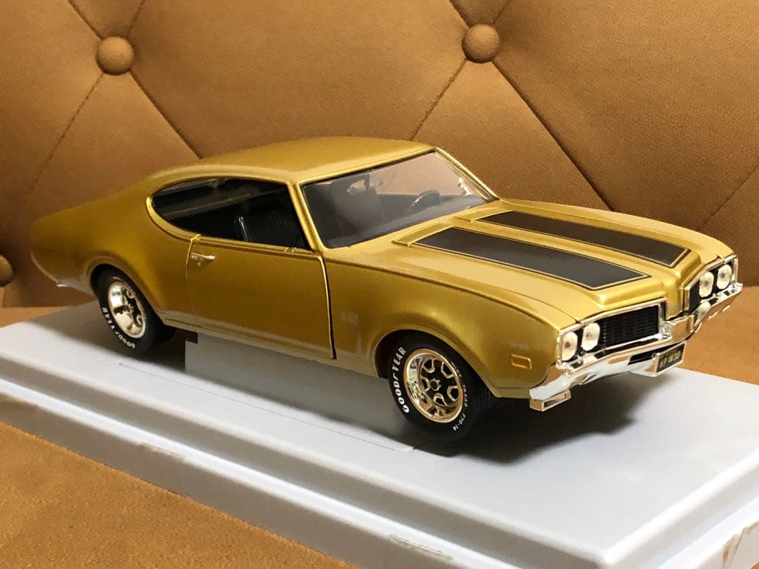 1/18 ERTL 1969 OLDSMOBILE 4-4-2 W30 アメ車