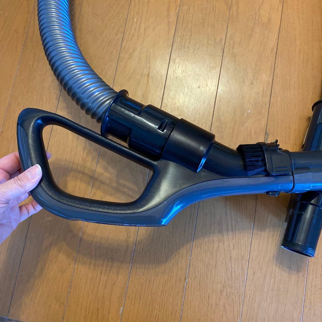 TOSHIBA　サイクロン掃除機　トルネオ　VC-C7(R)　2019年製