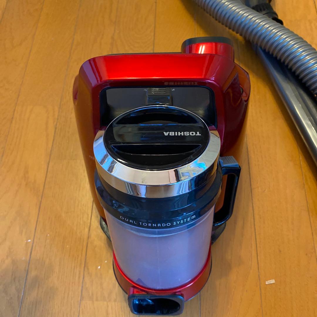 TOSHIBA　サイクロン掃除機　トルネオ　VC-C7(R)　2019年製