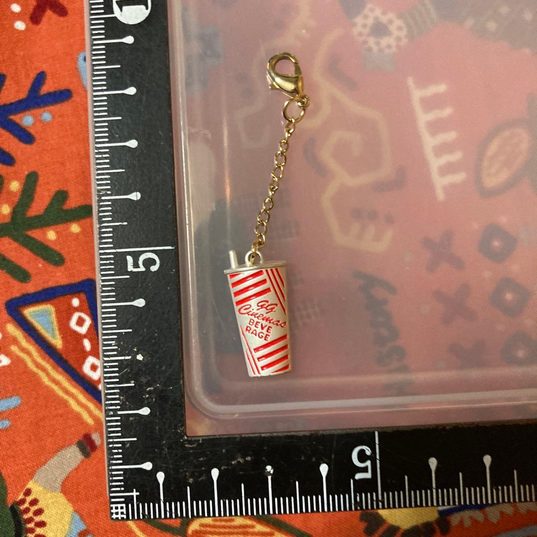 gg 少女時代　K-pop ドリンクモチーフ　メタル　チャーム　キーホルダー