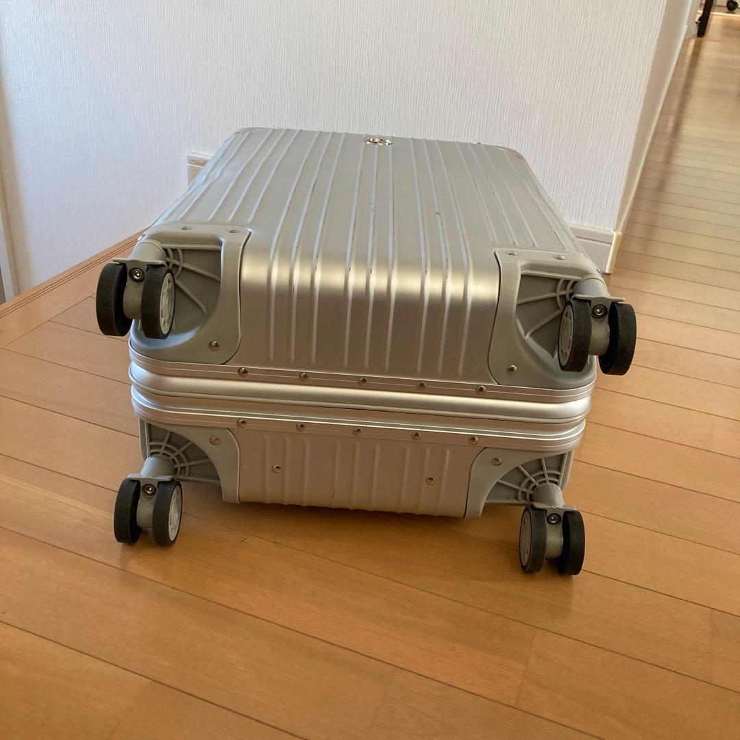 リモワ トパーズ比較◎ メルセデスベンツ アルミ スーツケース　人と差がつく！！