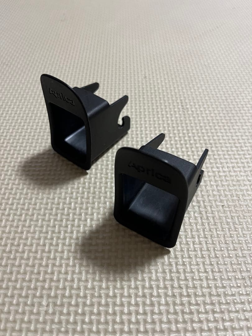 週末限定値下げ！Aprica クルリラ チャイルドシート グレー　ガイドキャップ