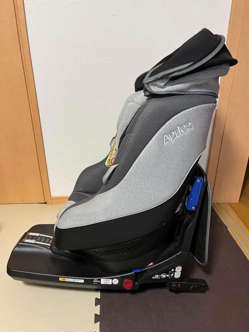週末限定値下げ！Aprica クルリラ チャイルドシート グレー　ガイドキャップ