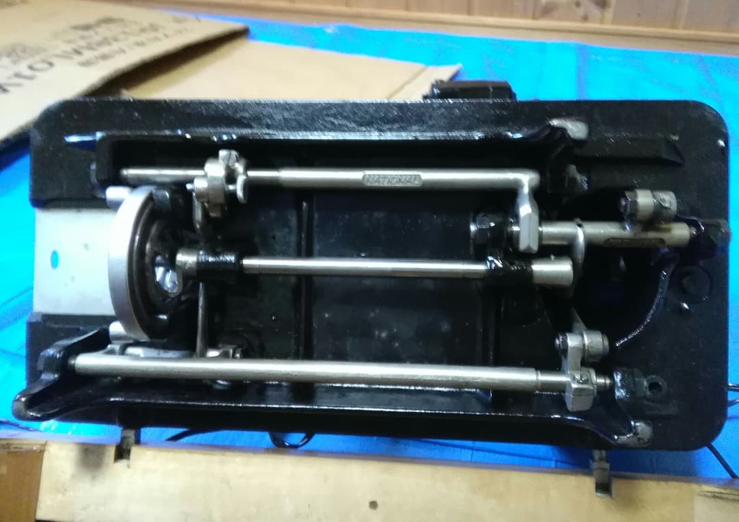 昭和　アンテイーク電動ミシン　ナショナル