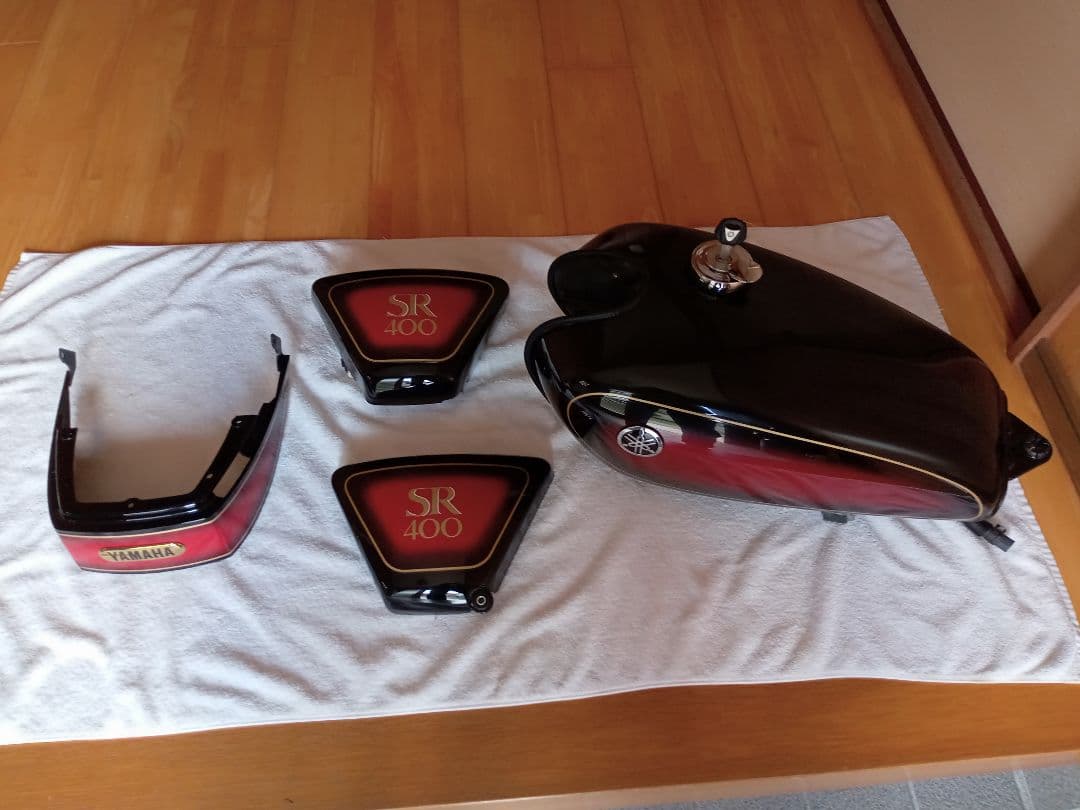 ヤマハ SR400 Fi車用 レッドサンバースト外装Set