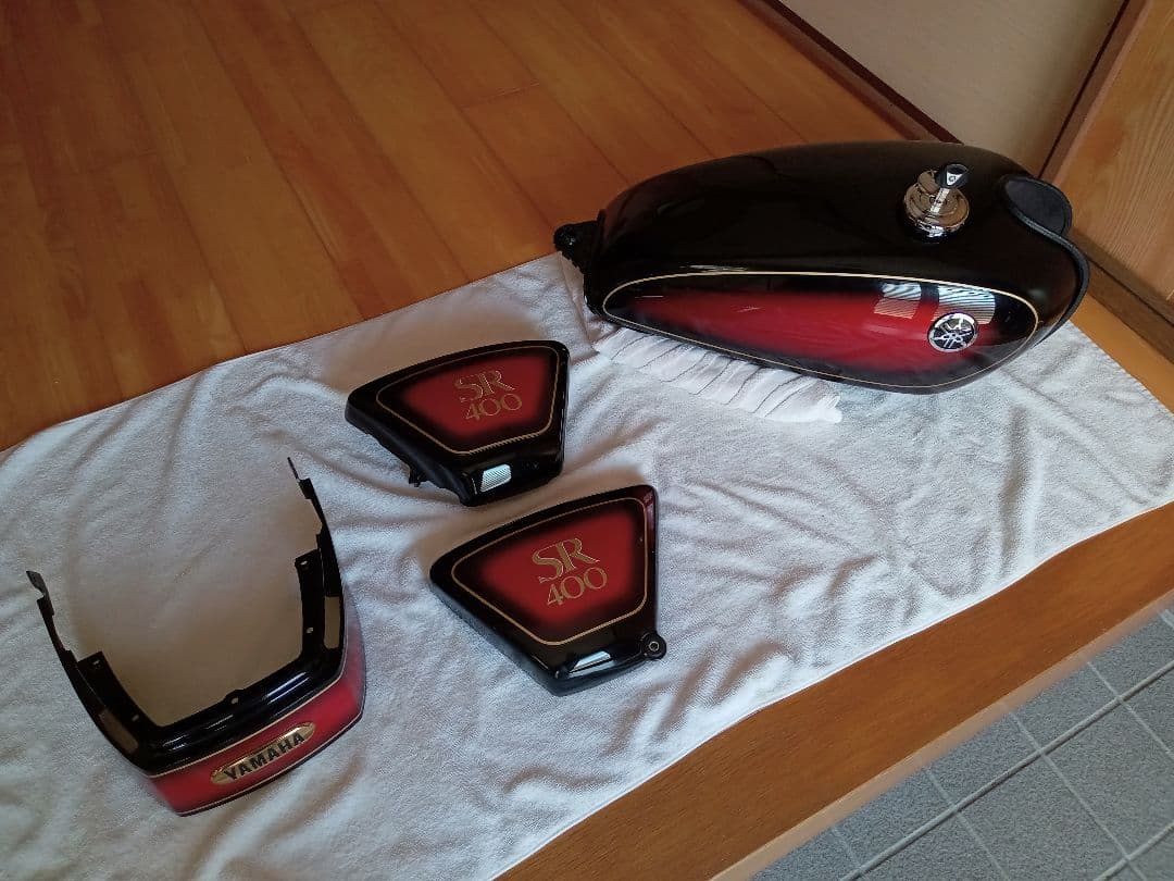 ヤマハ SR400 Fi車用 レッドサンバースト外装Set