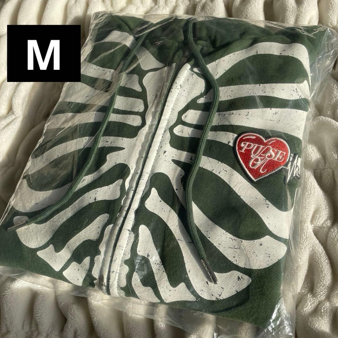 ＊専用＊ TREASURE フーディー M 未開封 カーキ PLUSE ON