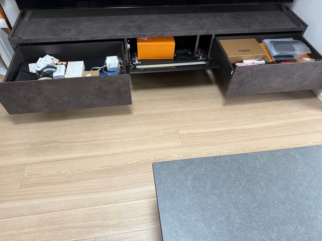 グレー テレビボード 3つの引き出し付き