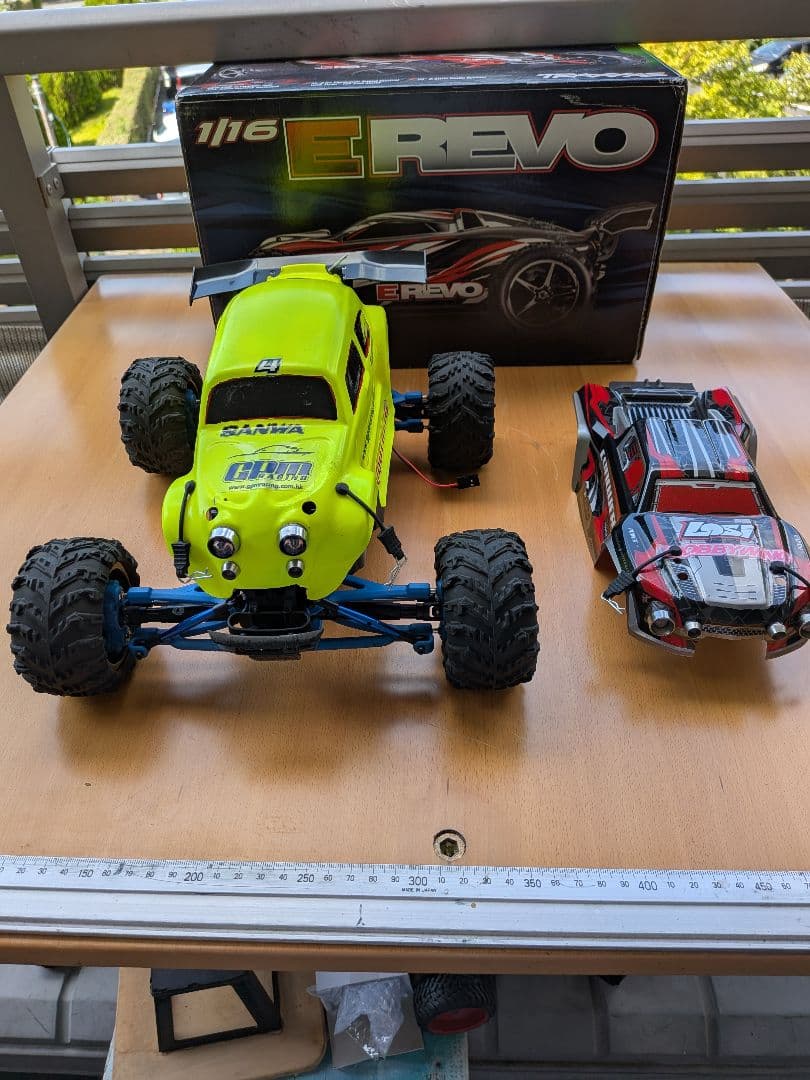 トラクサスEレボ1/１６ 更に変更しました。ボデーは、1台を、選択して下さい。