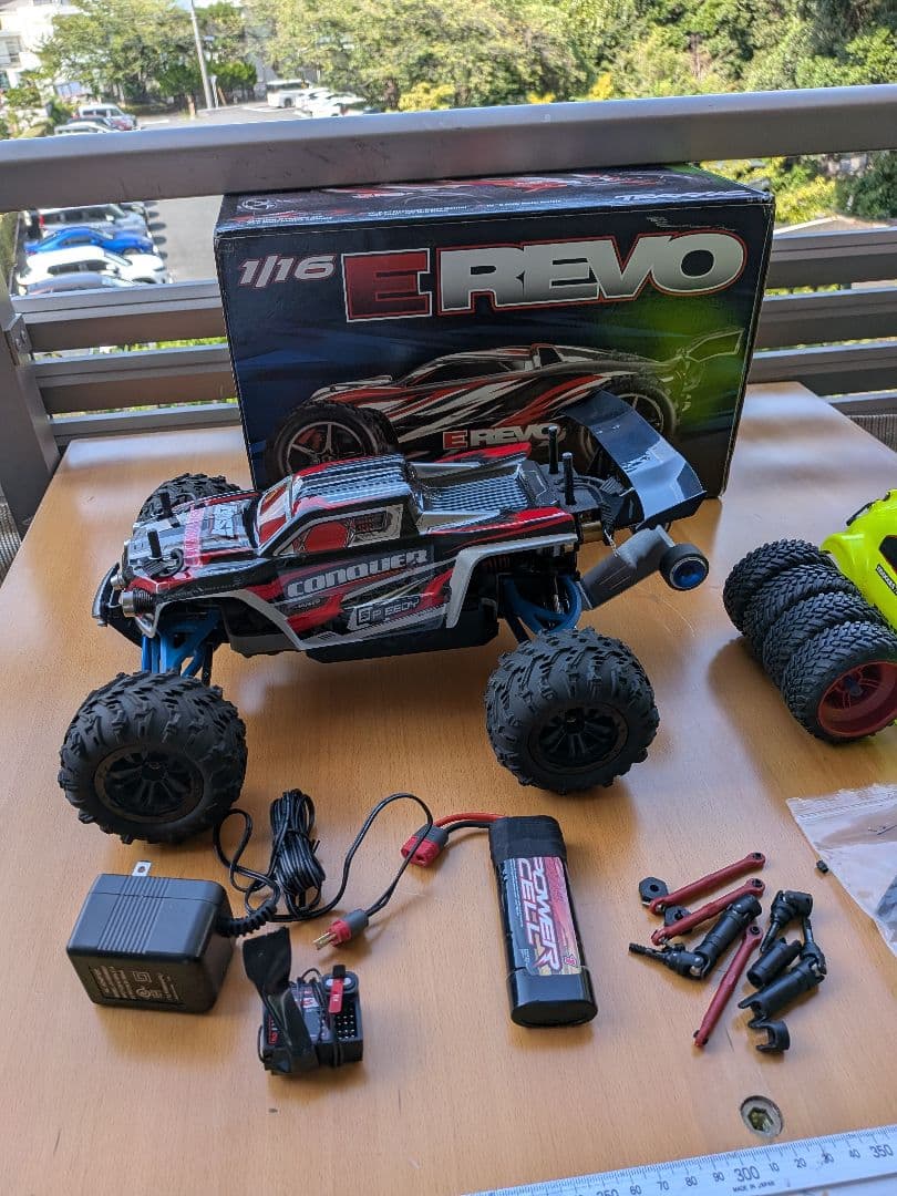 トラクサスEレボ1/１６ 更に変更しました。ボデーは、1台を、選択して下さい。