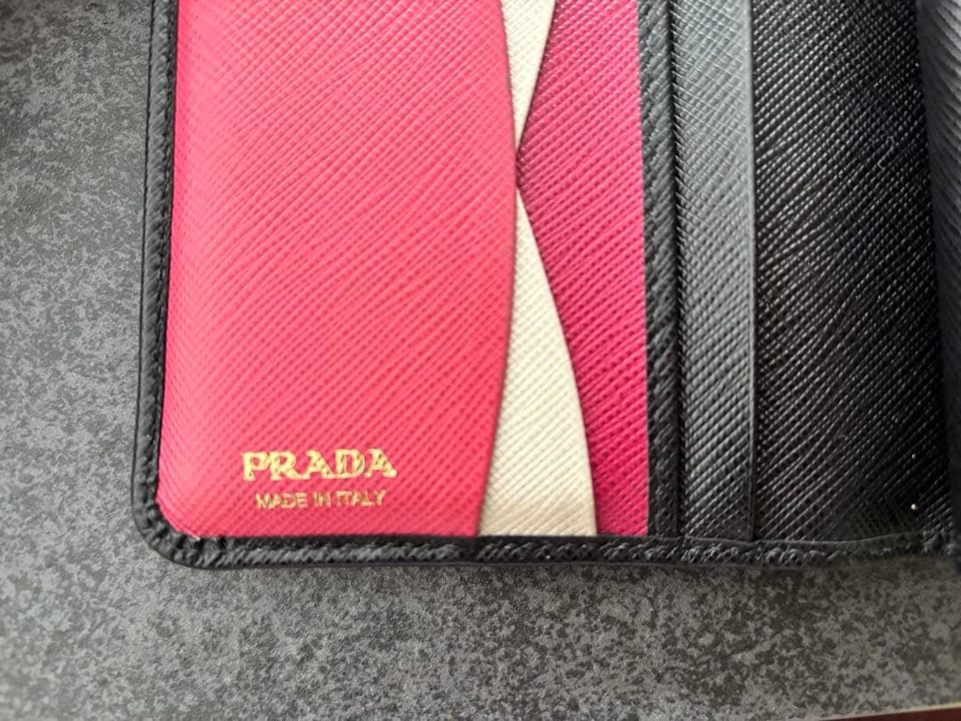 ✨極美品✨ PRADA 二つ折り財布 サフィアーノレザー バイカラー ピンク 黒