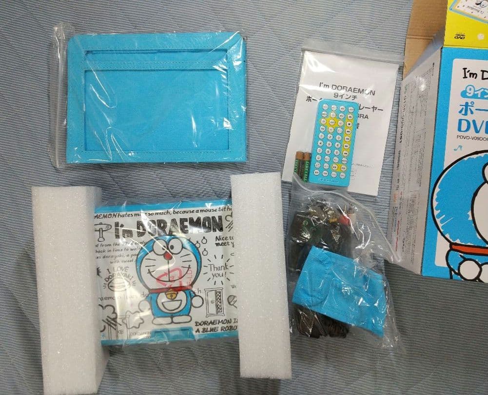 新品未使用ドラえもん 9インチ ポータブルDVDプレイヤー