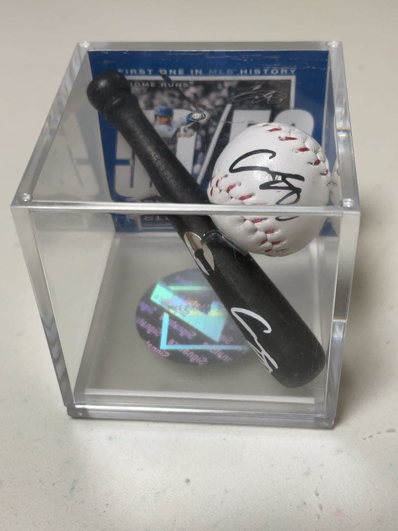 サイン入りミニグローブ・バット・ボールセット