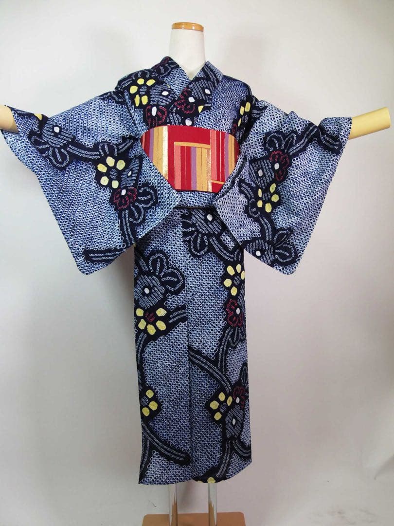 美品　有松絞り浴衣　花文様　蜘蛛絞り　藍染　夏にぴったりの涼やか浴衣　SS寸