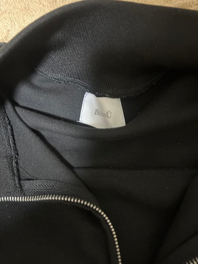 BlessU ブラック ジップアップジャケット