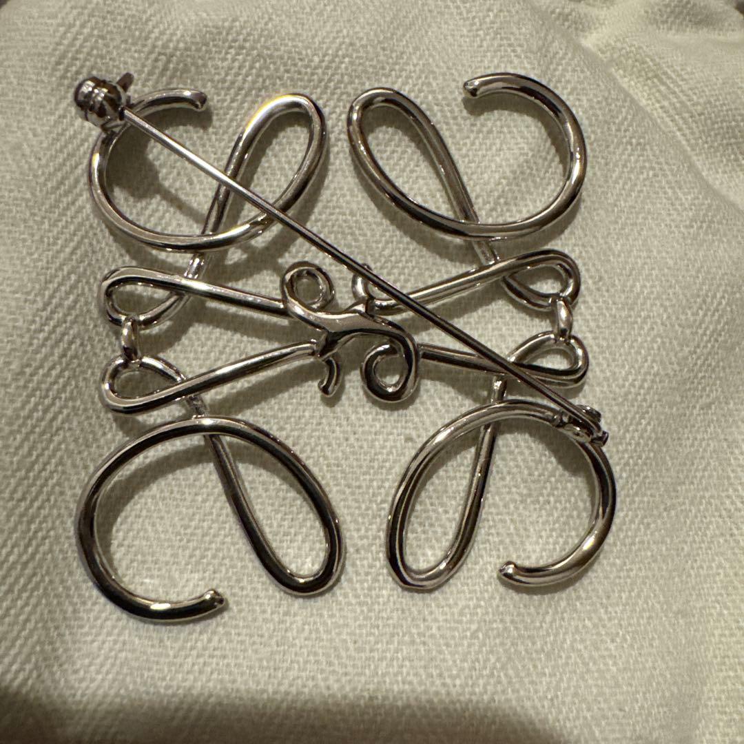 【未使用】LOEWE ロエベ アナグラム ブローチ シルバー