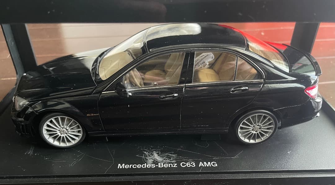 ミニカー AUTOart Mercedes-Benz C63 AMG 1/18