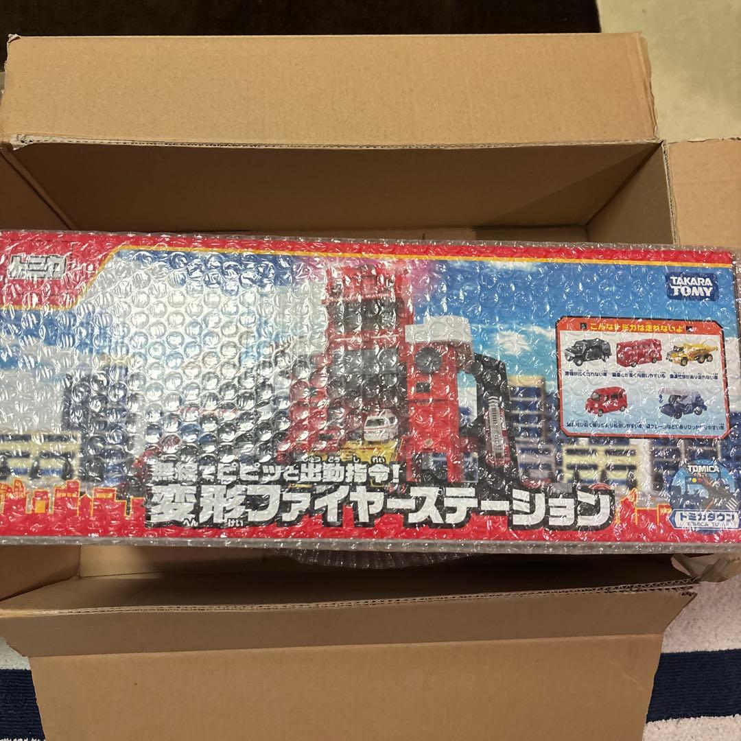 トミカ　無線でピピッと出動指令! 変形ファイヤーステーション