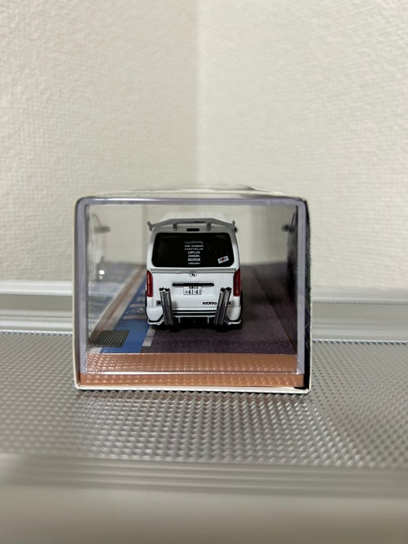 えいちゃん　TARMAC Toyota Hiace Wide white