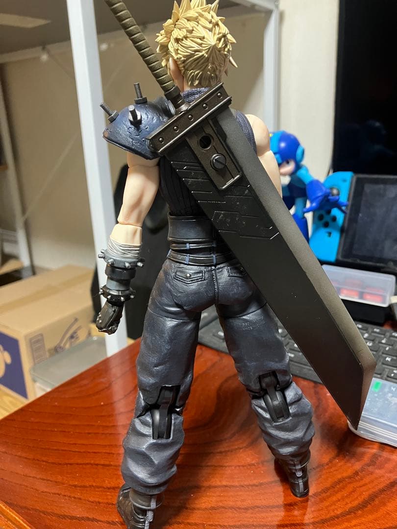 ファイナルファンタジーVII リメイク PLAY ARTSクラウド ver2