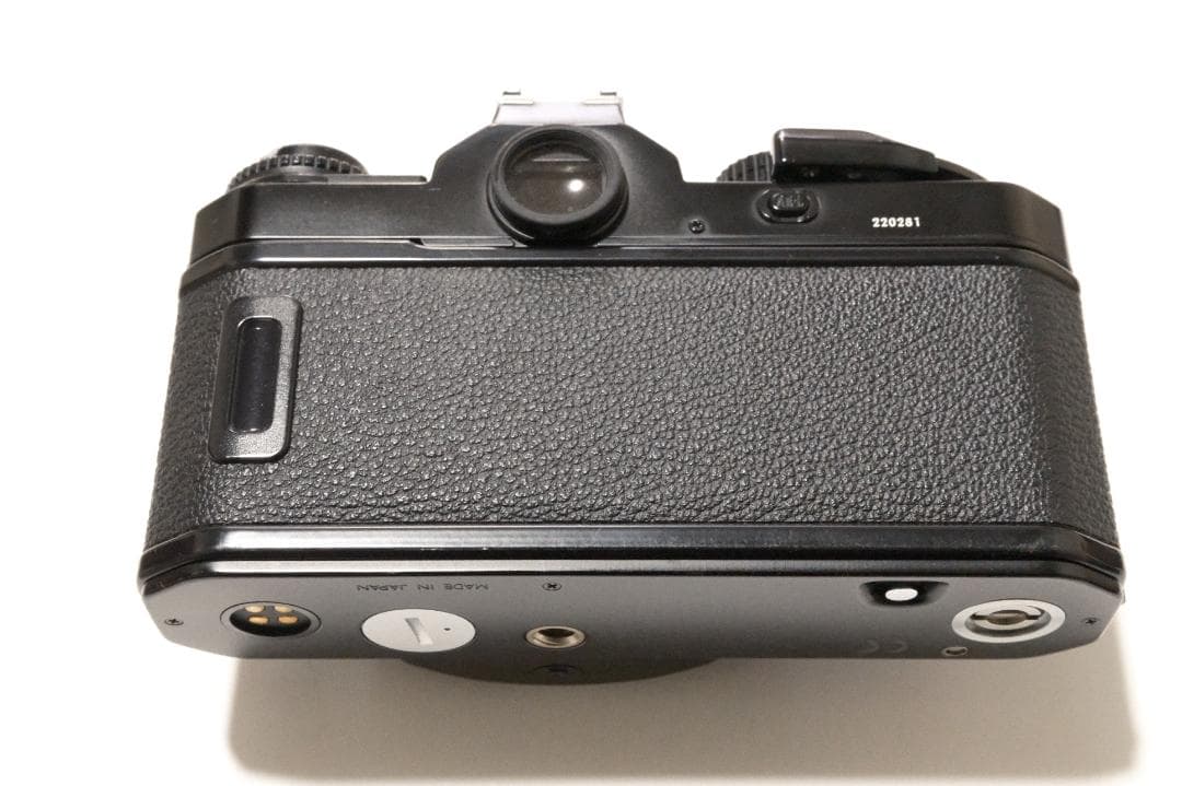 Nikon FM3A + 50mmF1.8 + 35mmF2 + 本革ケース