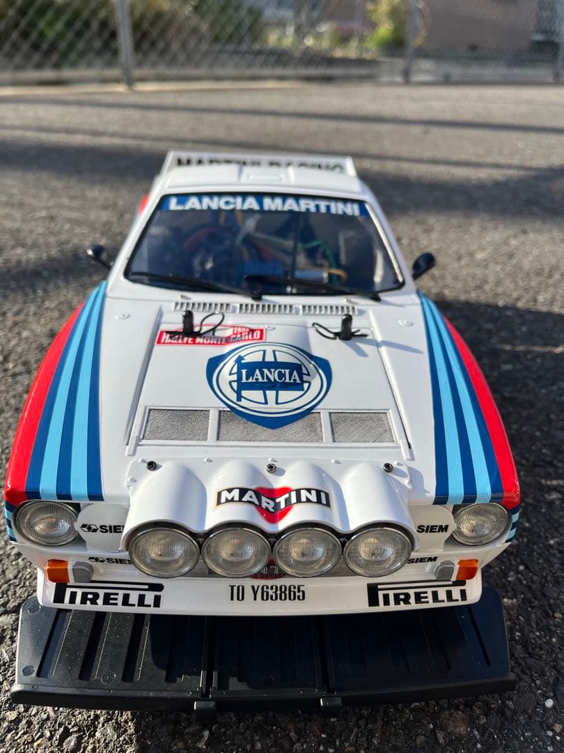 タミヤ 1/10 ランチア 037 ラリー