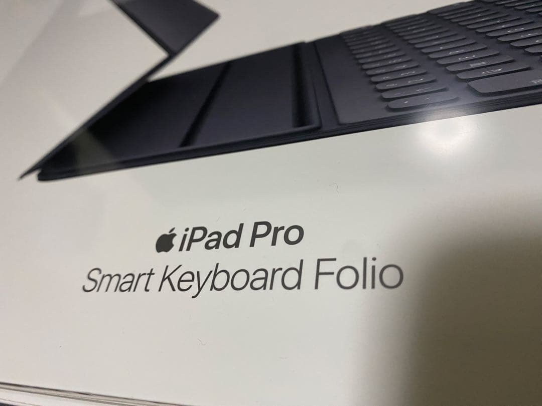 新品 Apple 12.9iPad Pro第3世代 キーボードMU8H2J/A