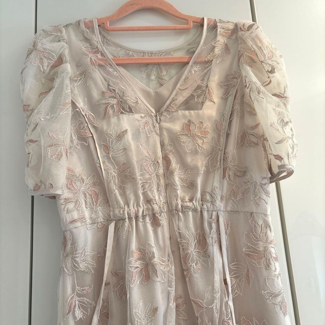 Lily Brown リリーブラウン　チュール刺繍ドレス