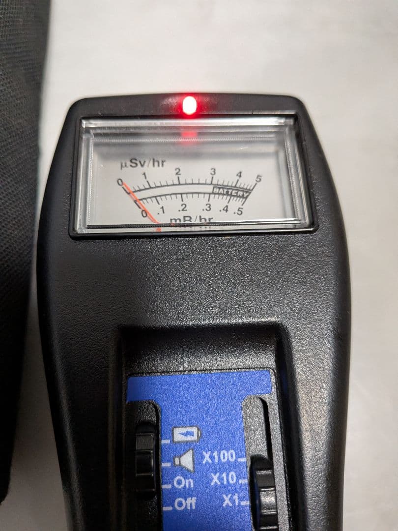 Radiation Alert 放射線測定器 ケース付き　ガイガーカウンター