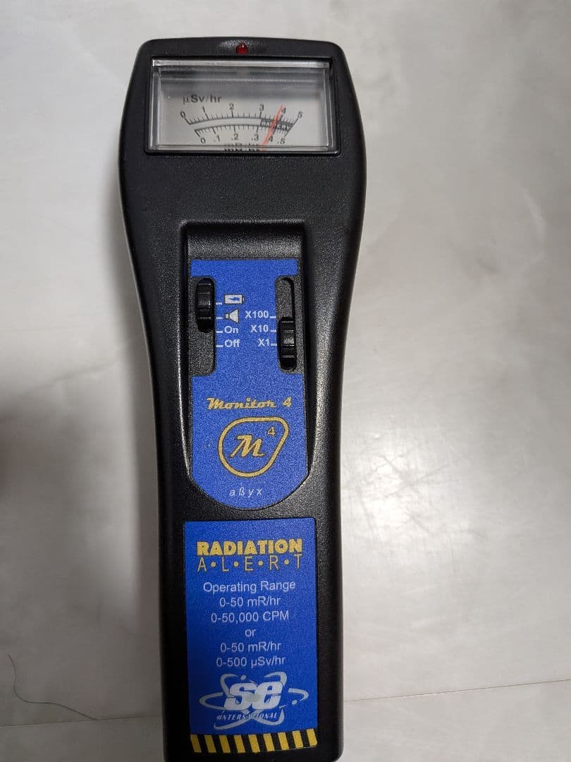 Radiation Alert 放射線測定器 ケース付き　ガイガーカウンター
