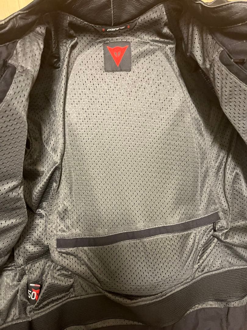 Dainese RACING 4 サイズ50 別売り胸部・背中プロテクター付