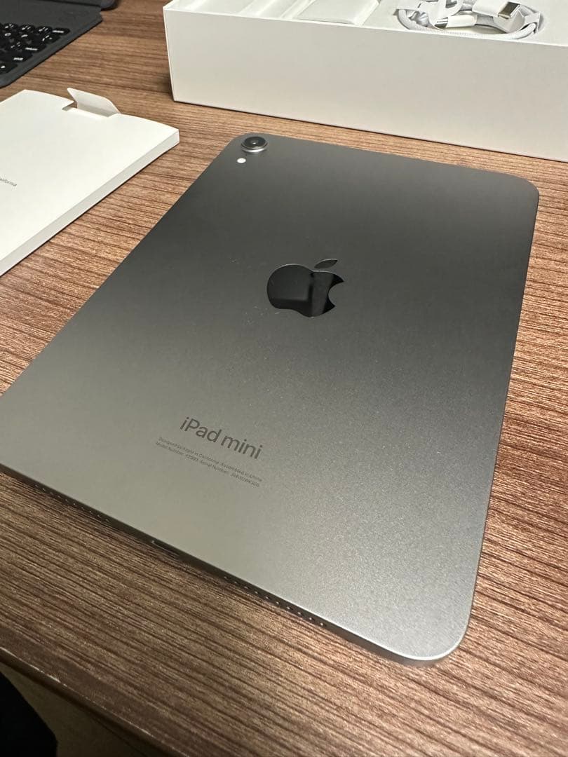 Apple iPad mini スペースグレー 本体第七世代　キーボードケース付